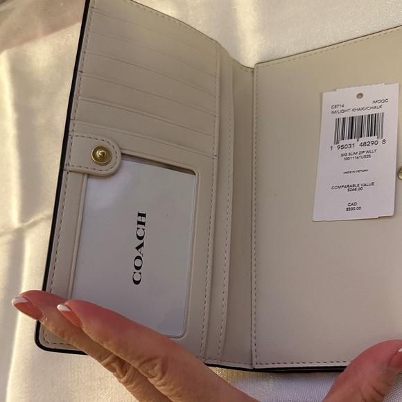 Coach Signature Slim Zip Wallet In Light Khaki/Chalk. NWTs - Picture 4 of 8